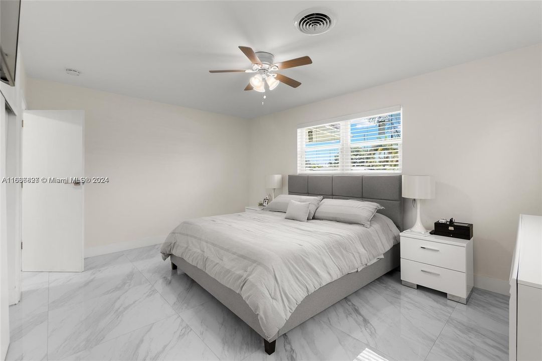 For Sale: $558,000 (2 beds, 2 baths, 1136 Square Feet)