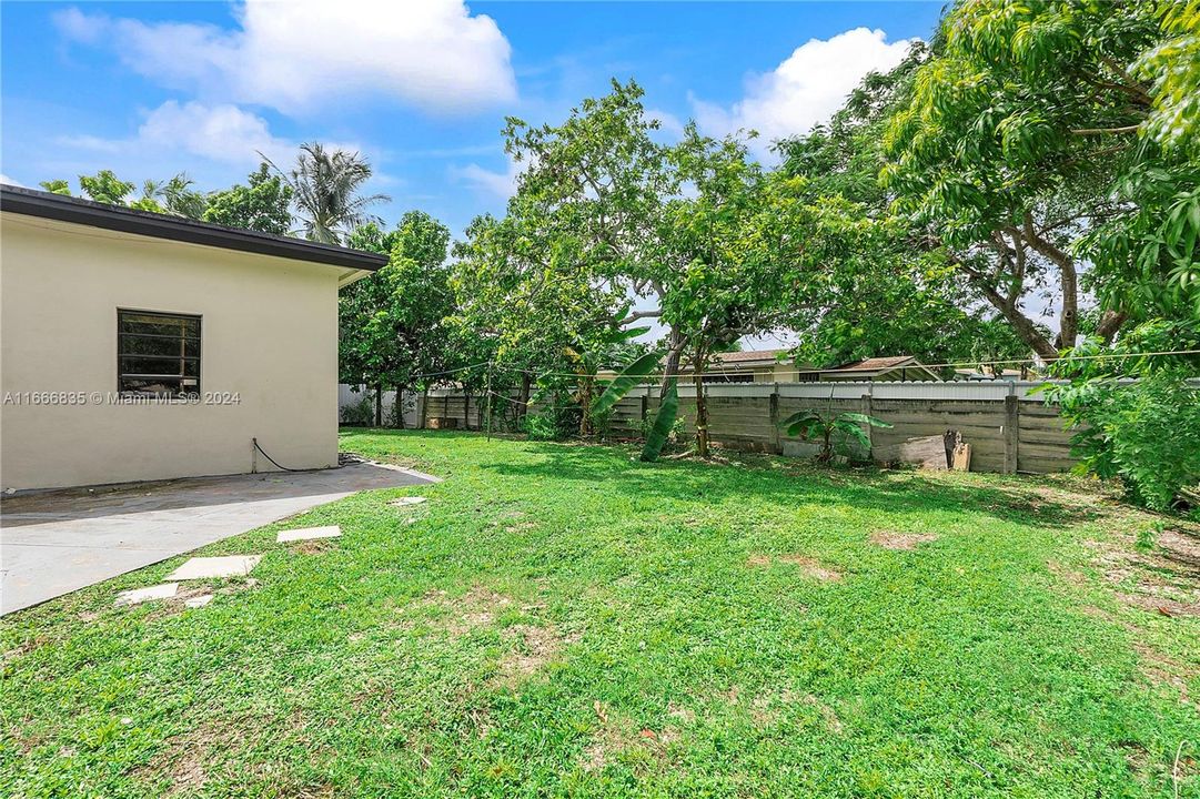 For Sale: $680,000 (3 beds, 2 baths, 1672 Square Feet)