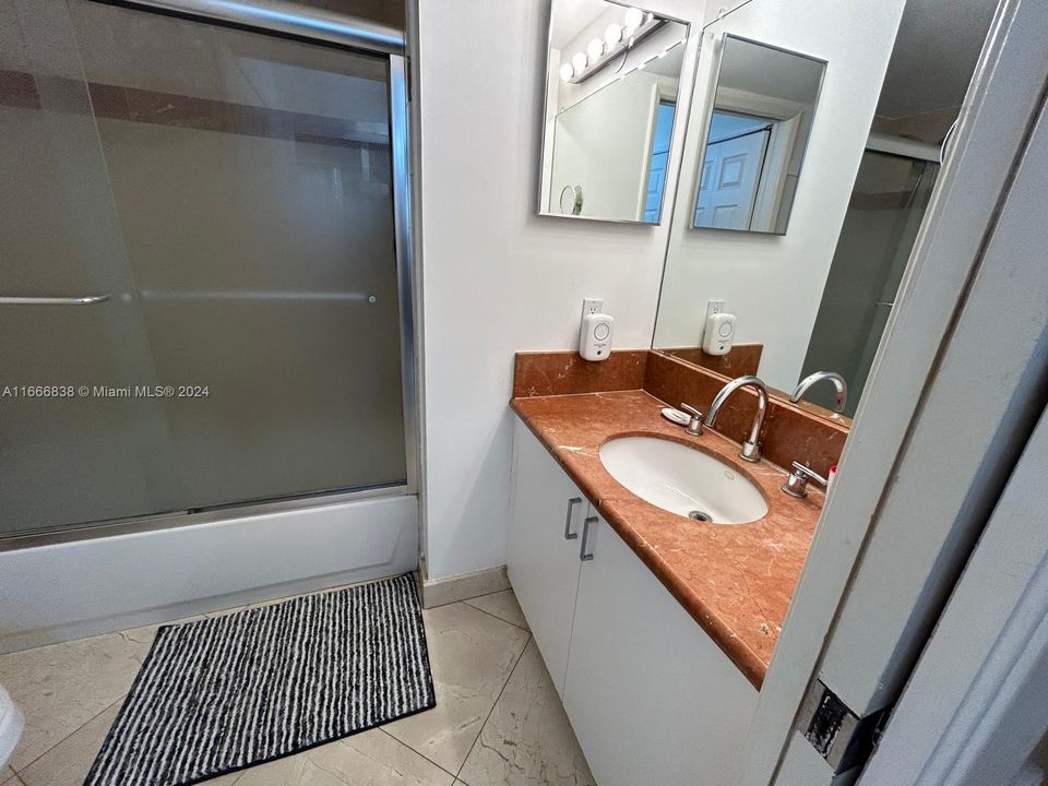 For Sale: $530,000 (2 beds, 2 baths, 1180 Square Feet)