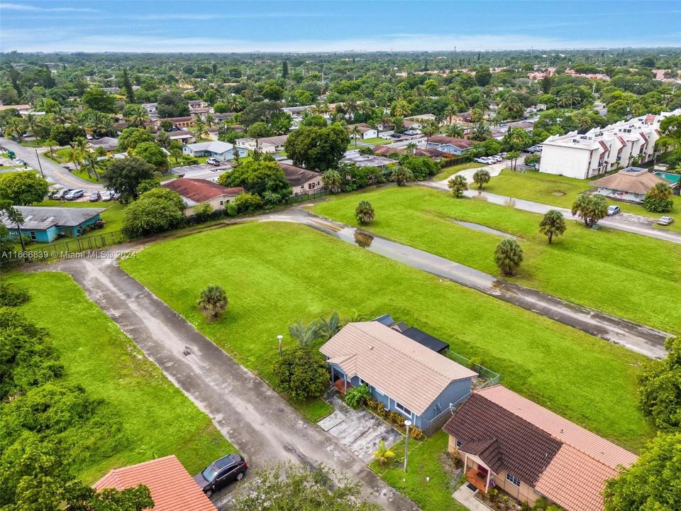 For Sale: $455,000 (3 beds, 2 baths, 1100 Square Feet)