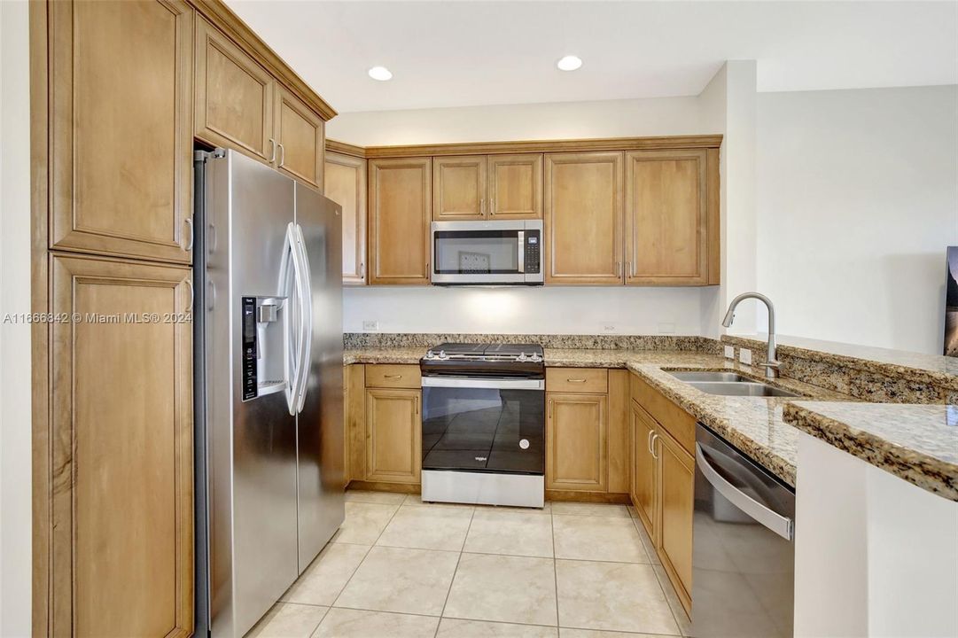 For Sale: $375,000 (2 beds, 2 baths, 1159 Square Feet)