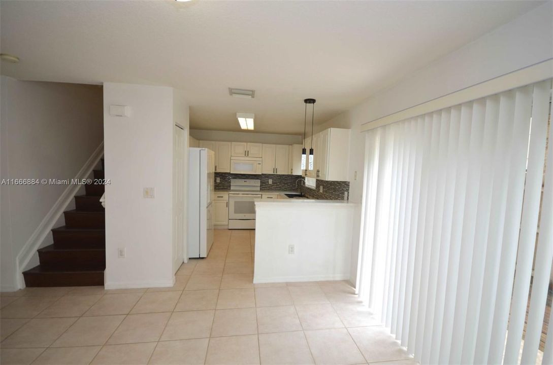 For Rent: $3,325 (3 beds, 2 baths, 1263 Square Feet)