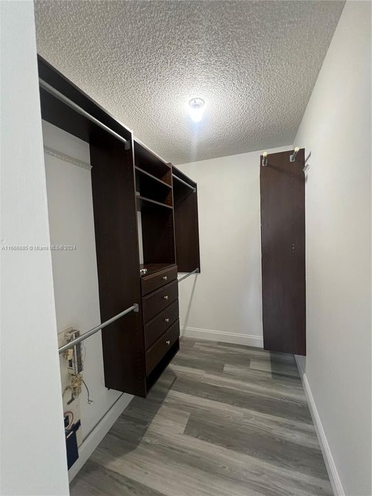 For Rent: $3,750 (4 beds, 2 baths, 1542 Square Feet)