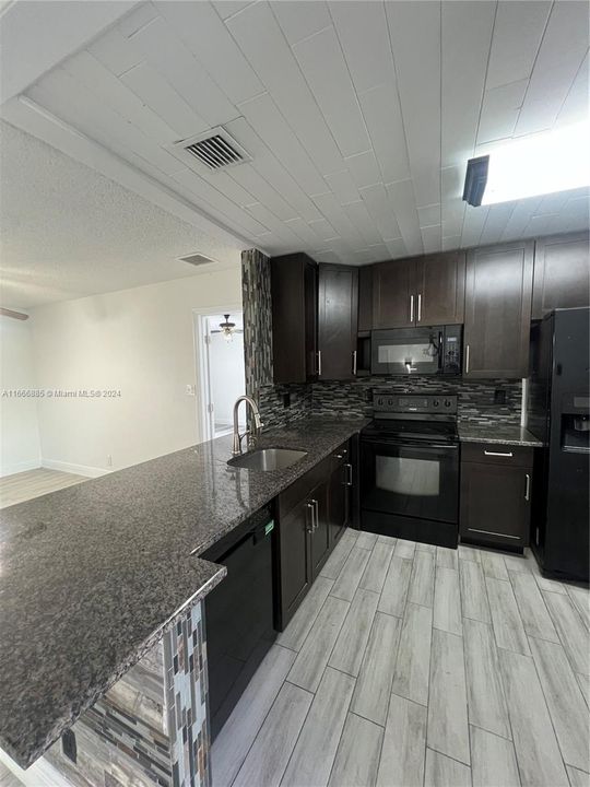 For Rent: $3,750 (4 beds, 2 baths, 1542 Square Feet)