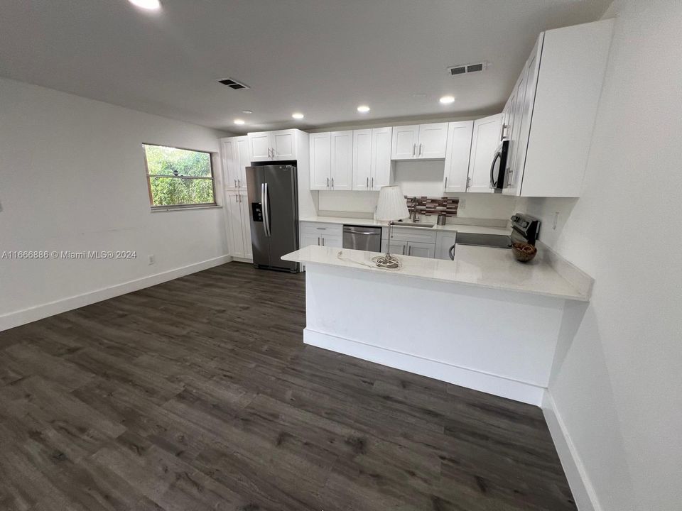 For Rent: $2,690 (2 beds, 2 baths, 1015 Square Feet)