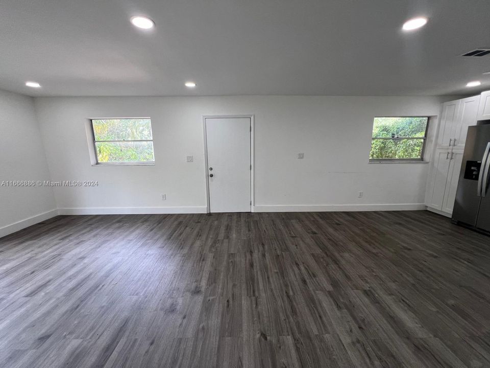 For Rent: $2,690 (2 beds, 2 baths, 1015 Square Feet)