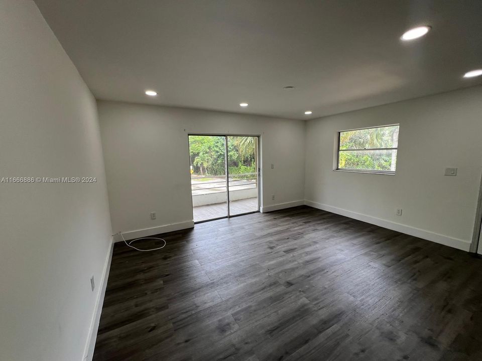 For Rent: $2,690 (2 beds, 2 baths, 1015 Square Feet)