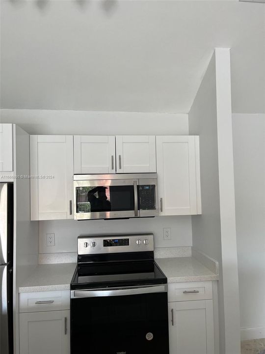 For Sale: $335,000 (2 beds, 2 baths, 1075 Square Feet)