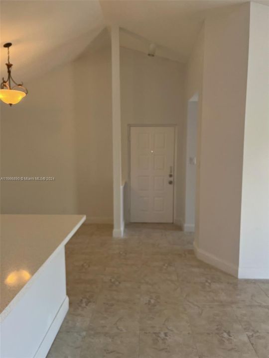 For Sale: $335,000 (2 beds, 2 baths, 1075 Square Feet)