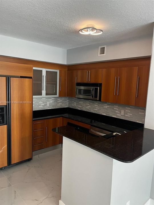 For Rent: $4,000 (2 beds, 2 baths, 1105 Square Feet)