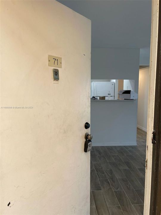 For Rent: $1,665 (1 beds, 1 baths, 650 Square Feet)