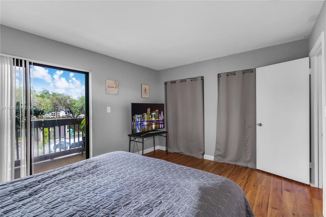 For Sale: $430,000 (2 beds, 2 baths, 1392 Square Feet)