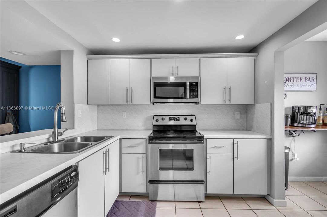 For Sale: $430,000 (2 beds, 2 baths, 1392 Square Feet)