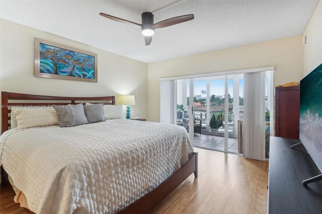 For Sale: $425,000 (2 beds, 2 baths, 1281 Square Feet)