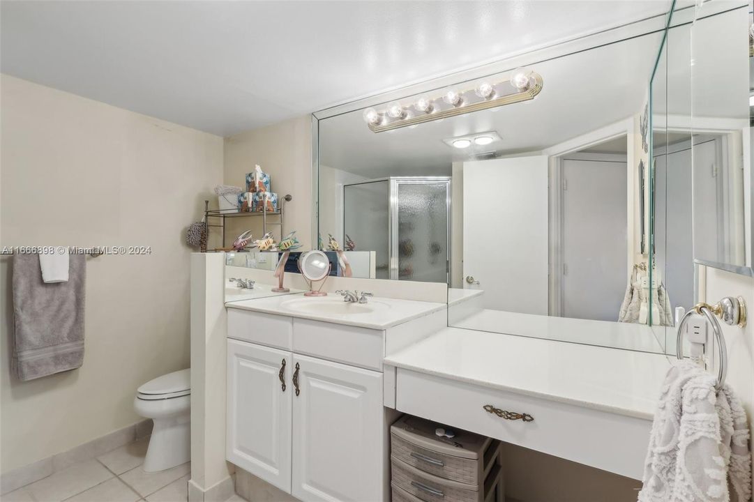 For Sale: $425,000 (2 beds, 2 baths, 1281 Square Feet)