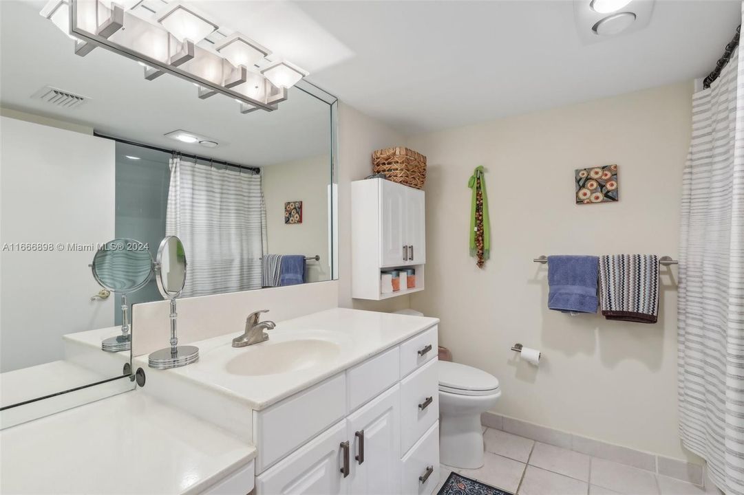 For Sale: $425,000 (2 beds, 2 baths, 1281 Square Feet)