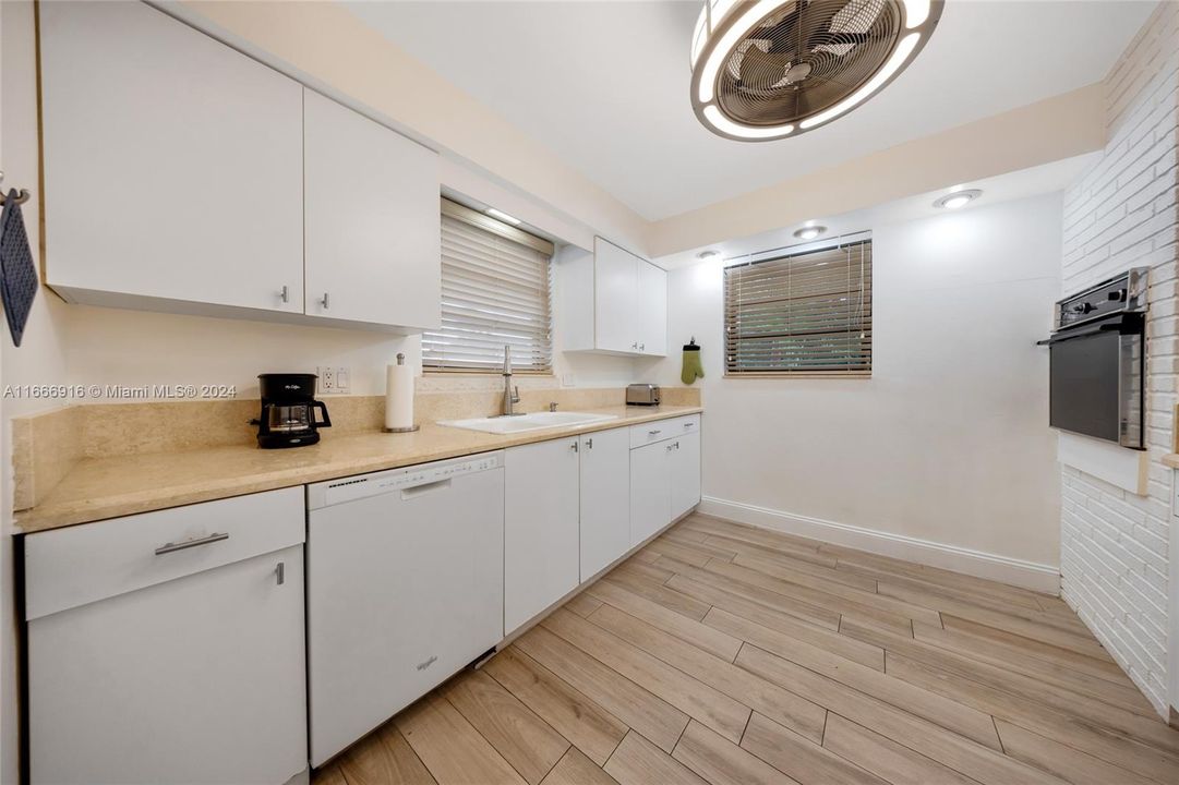 For Sale: $559,000 (2 beds, 2 baths, 1264 Square Feet)