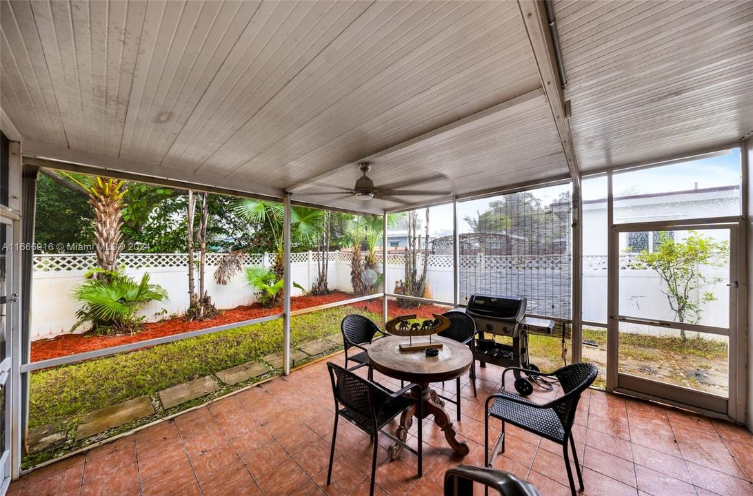 For Sale: $559,000 (2 beds, 2 baths, 1264 Square Feet)