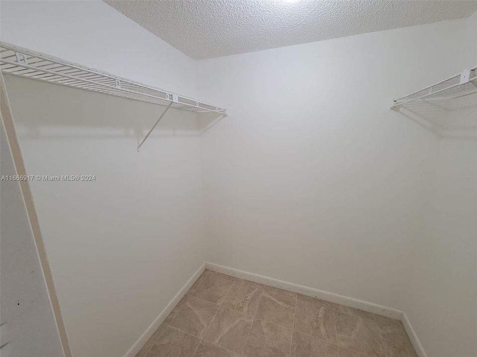 For Rent: $1,825 (1 beds, 1 baths, 790 Square Feet)