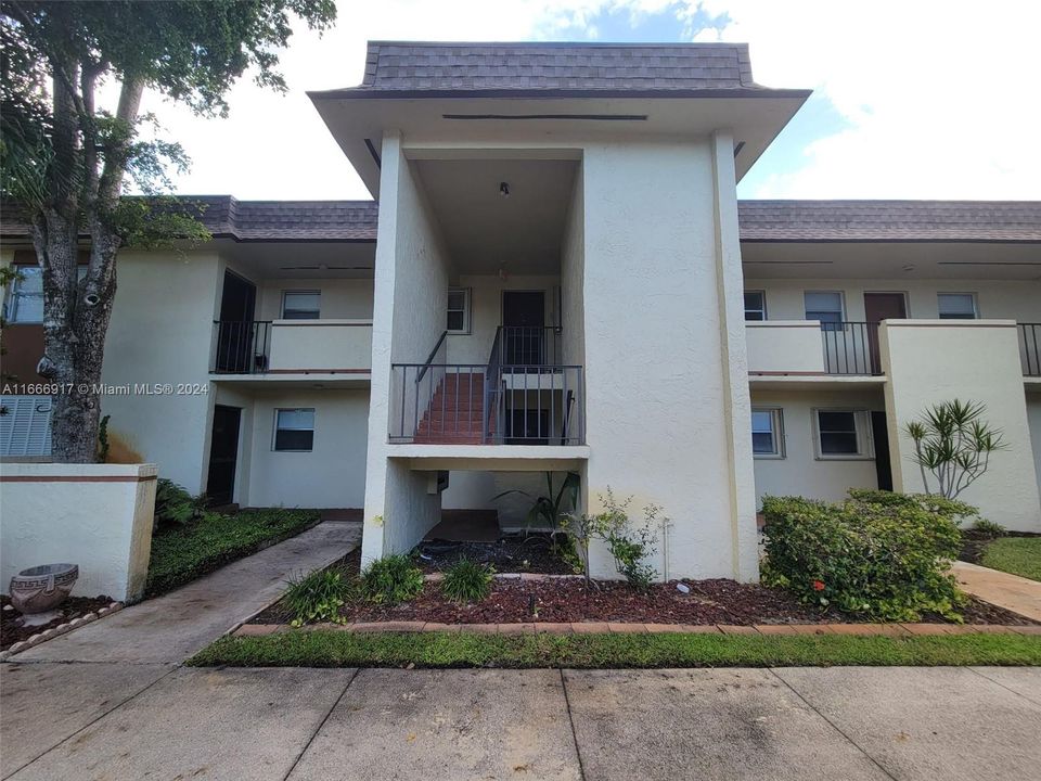 For Rent: $1,825 (1 beds, 1 baths, 790 Square Feet)