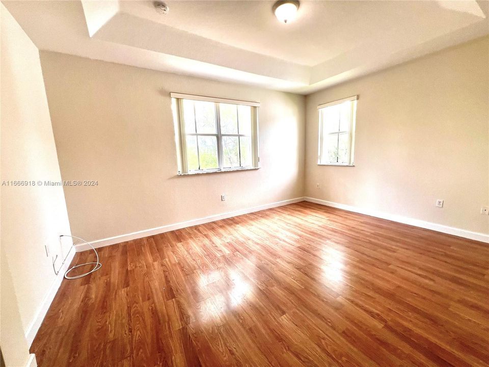 For Rent: $3,600 (3 beds, 2 baths, 1690 Square Feet)