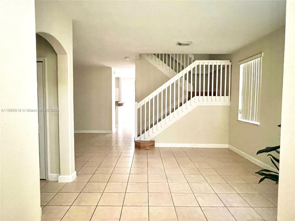 For Rent: $3,600 (3 beds, 2 baths, 1690 Square Feet)