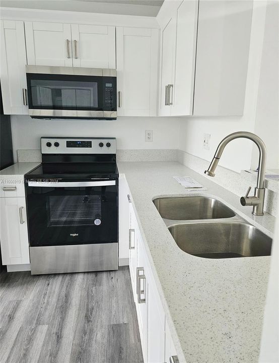 For Rent: $2,500 (2 beds, 2 baths, 1137 Square Feet)