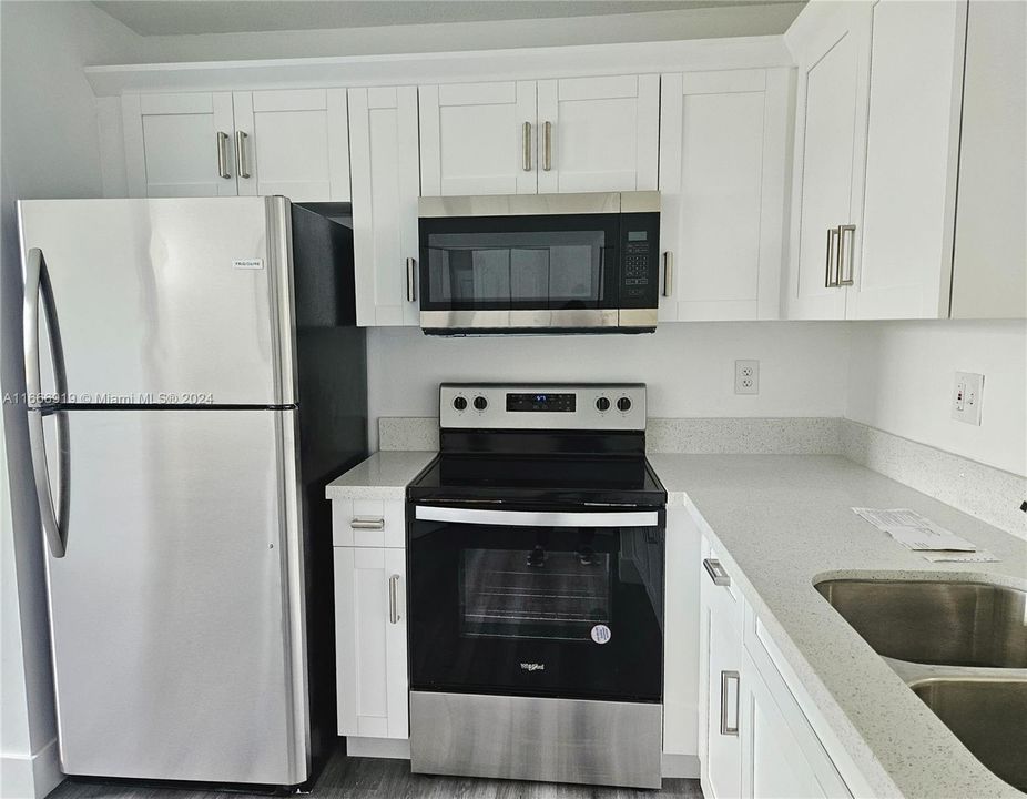 For Rent: $2,500 (2 beds, 2 baths, 1137 Square Feet)