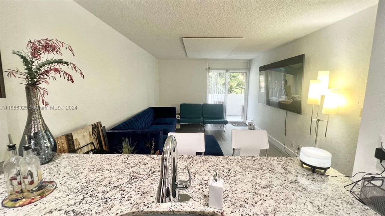 For Rent: $1,900 (1 beds, 1 baths, 605 Square Feet)