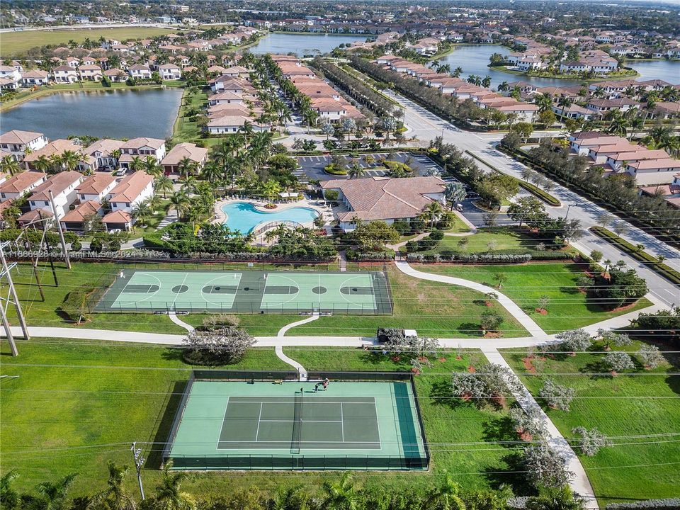 Clubhouse Courts