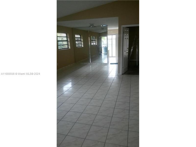 For Rent: $2,900 (3 beds, 2 baths, 1149 Square Feet)