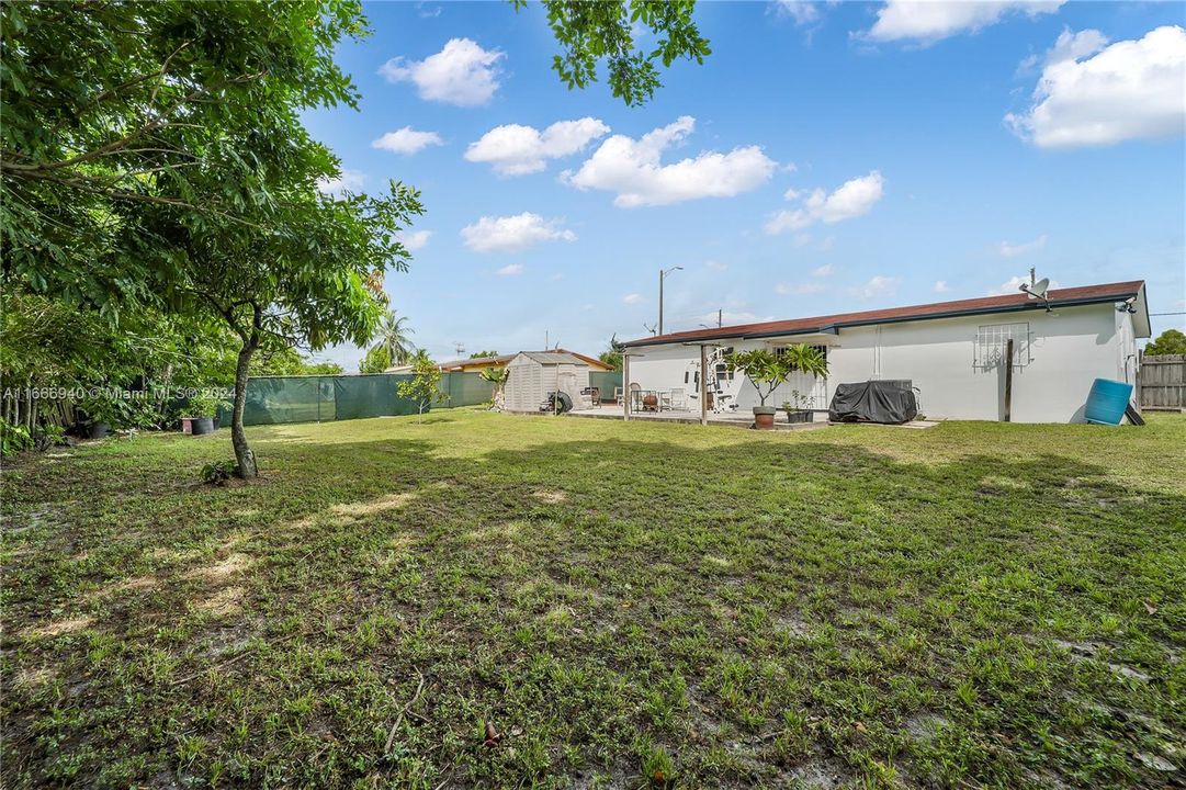 For Sale: $449,000 (4 beds, 2 baths, 1350 Square Feet)