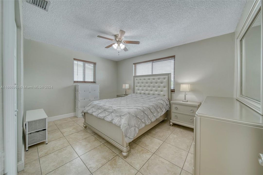 For Sale: $549,000 (2 beds, 2 baths, 1070 Square Feet)