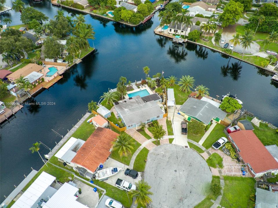 For Sale: $995,000 (4 beds, 2 baths, 1656 Square Feet)