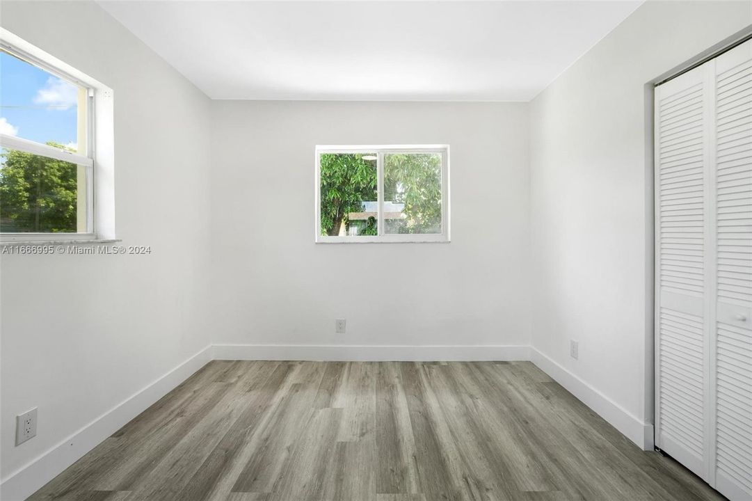 For Sale: $398,000 (2 beds, 1 baths, 715 Square Feet)