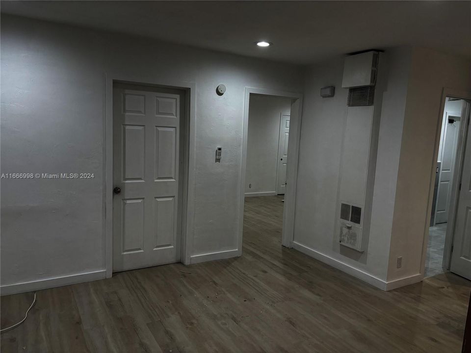 For Rent: $2,500 (2 beds, 1 baths, 1200 Square Feet)