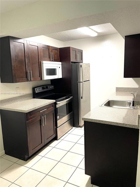 For Rent: $1,900 (1 beds, 1 baths, 588 Square Feet)