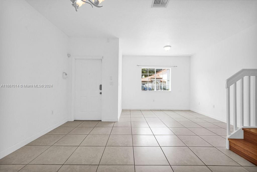 For Rent: $2,900 (3 beds, 2 baths, 1571 Square Feet)