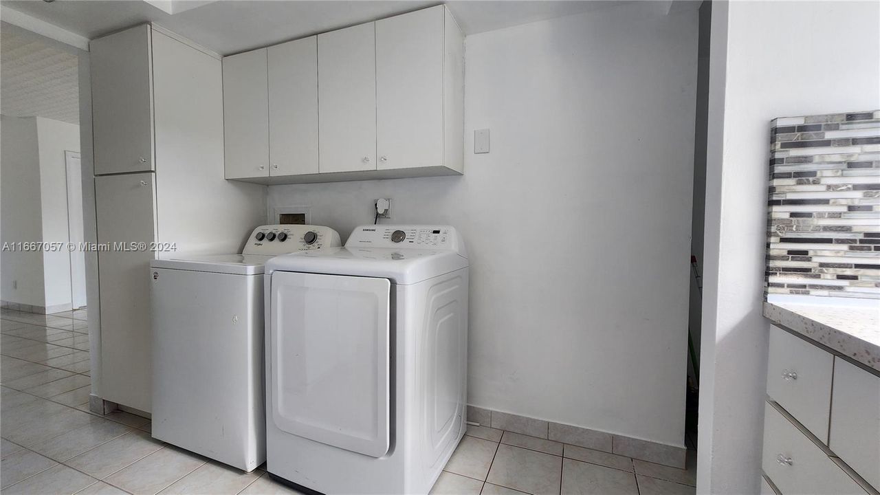 For Rent: $3,000 (3 beds, 2 baths, 1378 Square Feet)