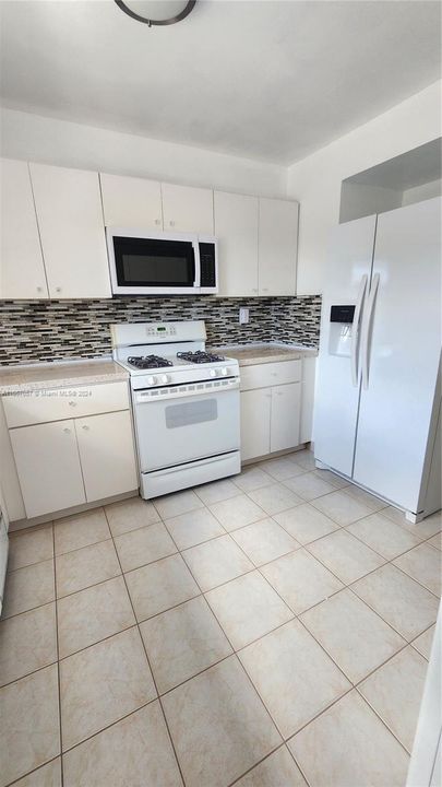 For Rent: $3,000 (3 beds, 2 baths, 1378 Square Feet)