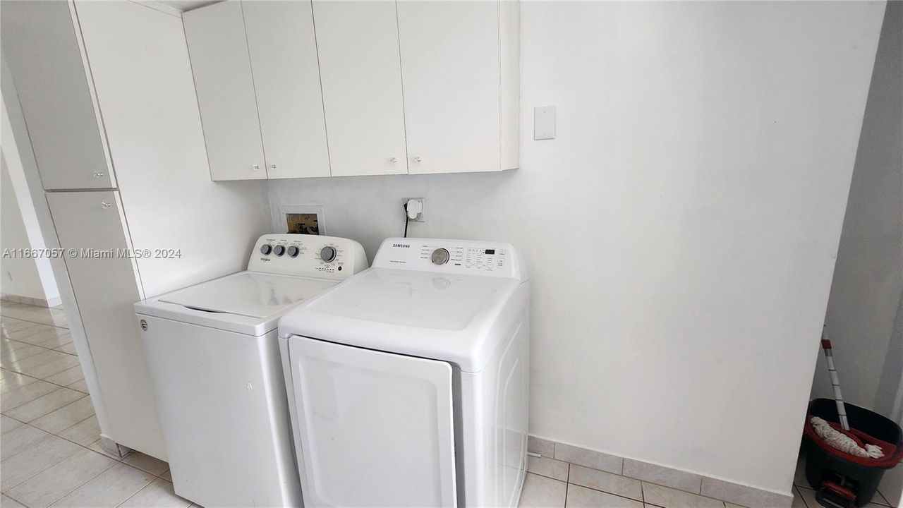 For Rent: $3,000 (3 beds, 2 baths, 1378 Square Feet)