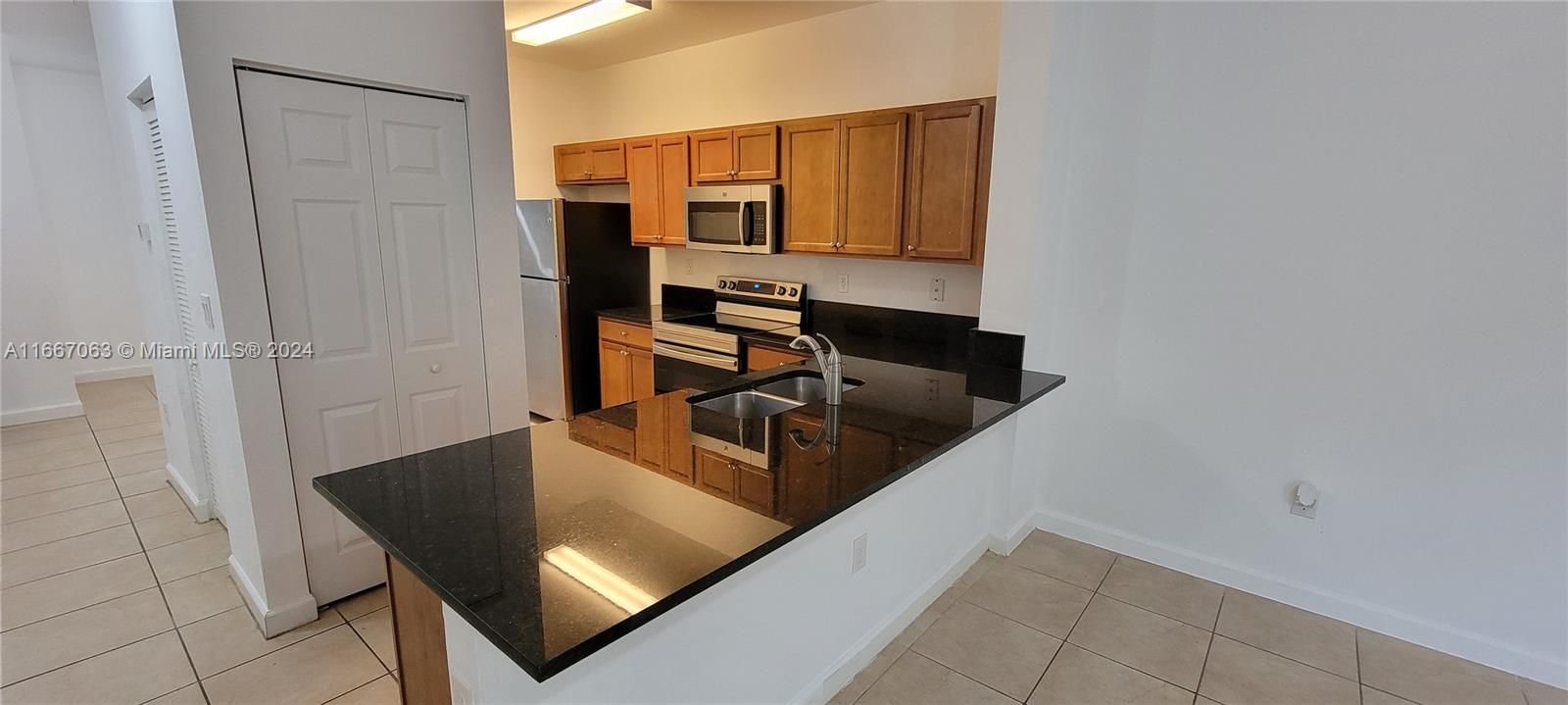 For Rent: $2,100 (2 beds, 2 baths, 1290 Square Feet)