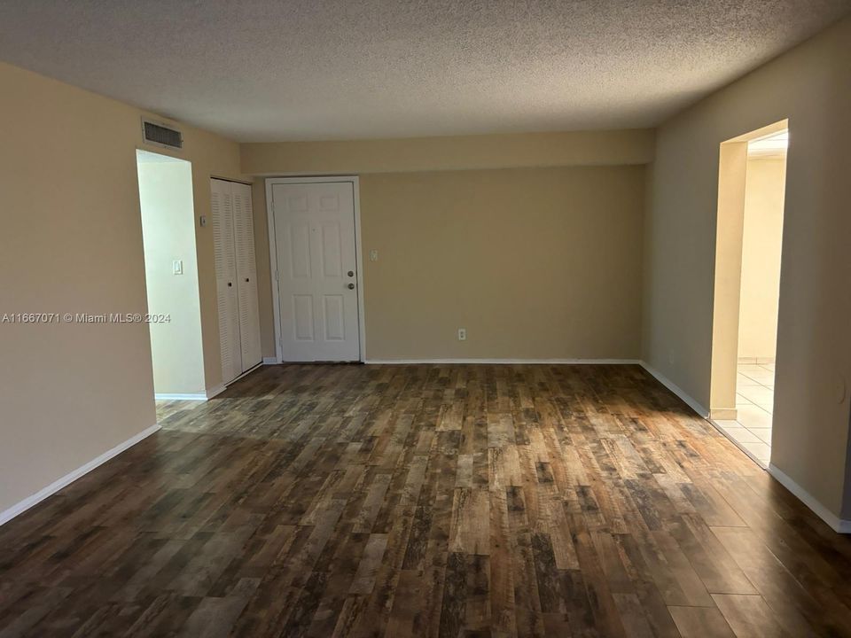 For Sale: $189,000 (2 beds, 2 baths, 1458 Square Feet)