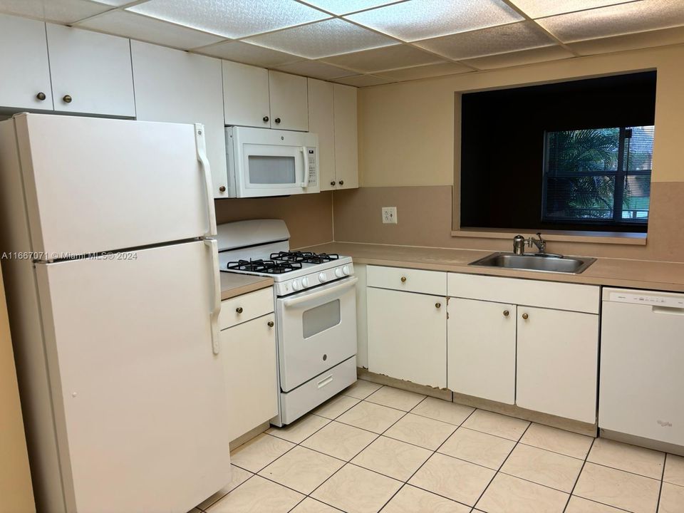 For Sale: $189,000 (2 beds, 2 baths, 1458 Square Feet)