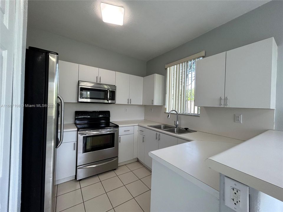 For Rent: $2,218 (3 beds, 3 baths, 1423 Square Feet)