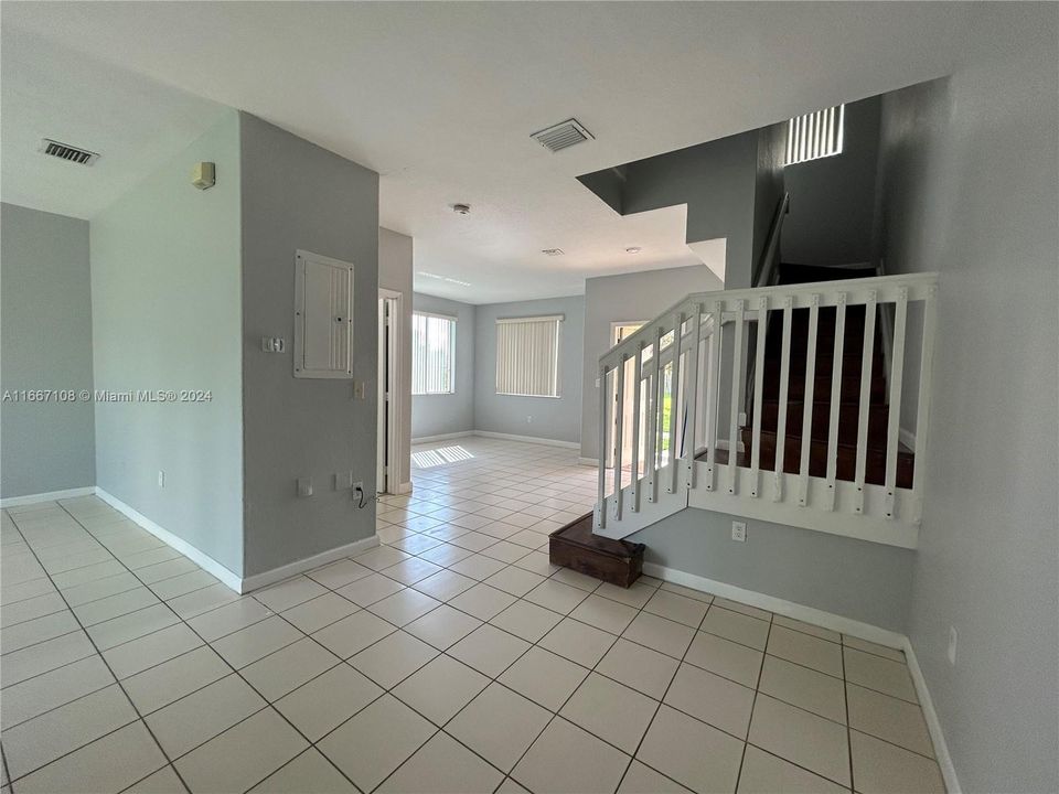 For Rent: $2,218 (3 beds, 3 baths, 1423 Square Feet)