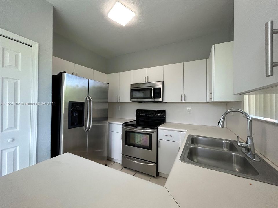 For Rent: $2,218 (3 beds, 3 baths, 1423 Square Feet)