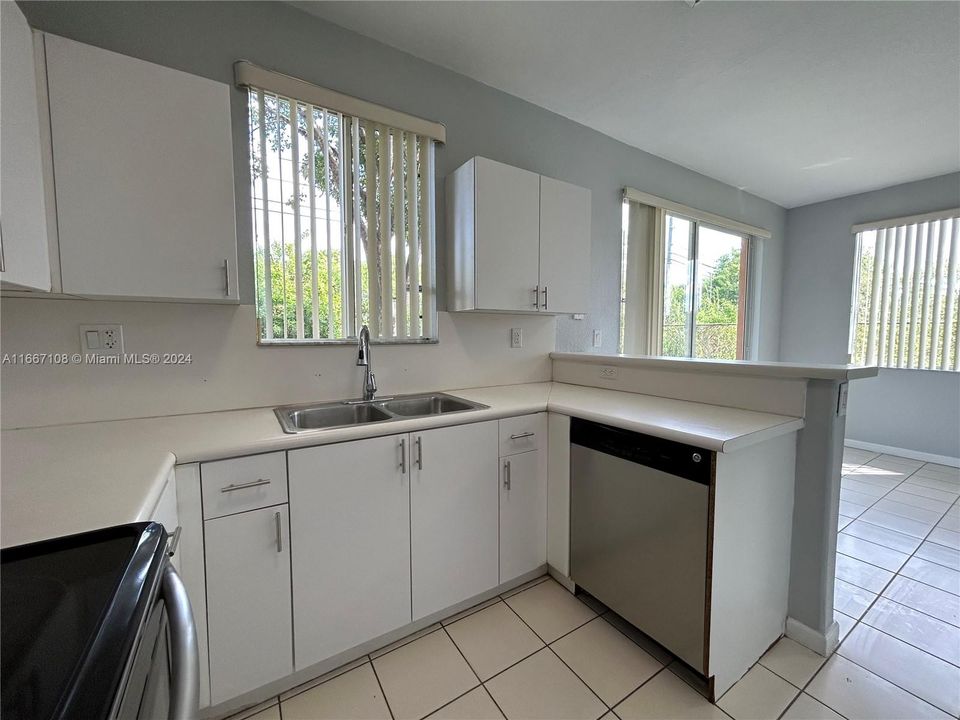 For Rent: $2,218 (3 beds, 3 baths, 1423 Square Feet)