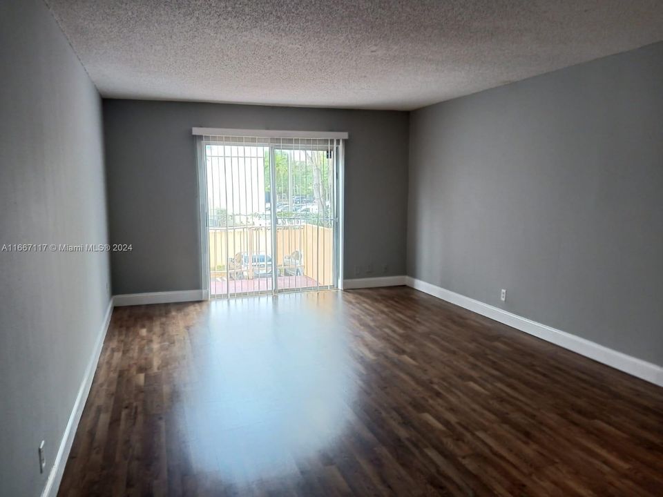 For Sale: $189,000 (2 beds, 2 baths, 1119 Square Feet)