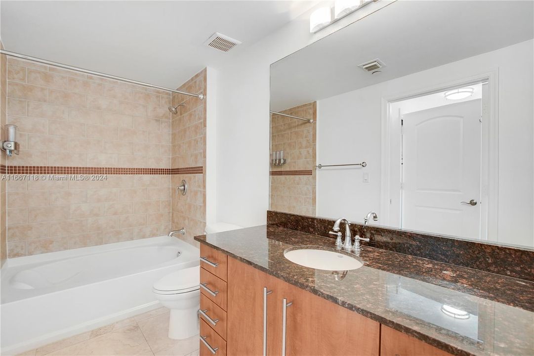 For Sale: $375,000 (1 beds, 1 baths, 816 Square Feet)